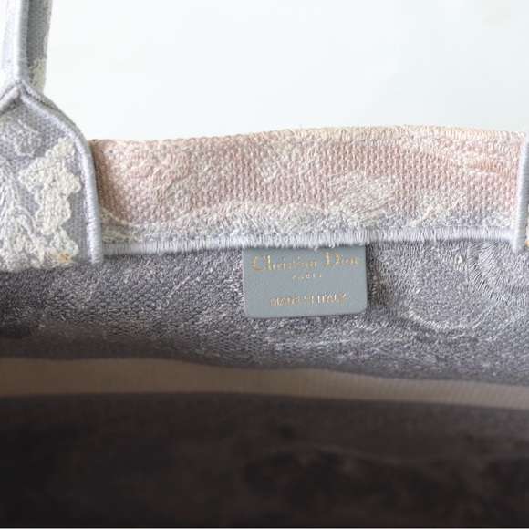 Christian Dior Medium Embroidered Toile De Jouy Light Grey Canvas Tote - Picture 10 of 10
